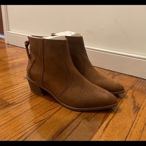 NIB Brown Ankle Western Style Boots